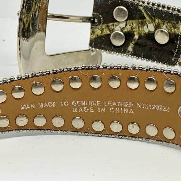 Blazin Roxx Women\'s Rhinestone Lined Concho Belt in Mossy Oak Size Small main image 4